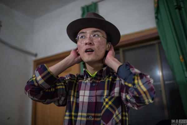 我十九岁当保安真不好?难道到厂里打工还好些