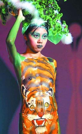 广州举行美体艺术大赛 绘画与人体共现惊奇