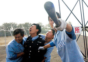 狱警演习大比武[组图]