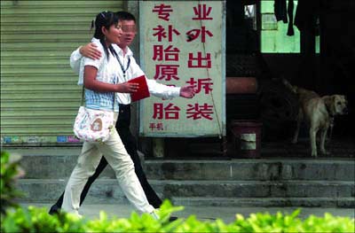 <em>深圳</em>龙华招工骗子月收入近万 常猥亵<em>打工妹</em>(图