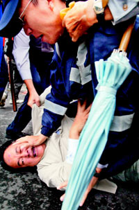 不满美官员催买武器 台民众反美示威拒军购(图