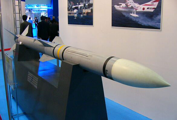 日本F-2战斗机装备AAM-4超视距空空导弹