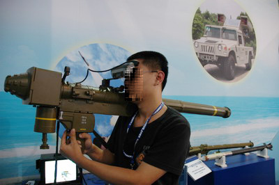 航展现场体验FN-6便携导弹模拟打靶(组图)