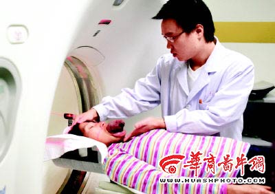 农妇患有巨舌症36年来从未合嘴(图)