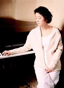 毛阿敏携女回国团圆不上春晚酝酿世界巡演(图)