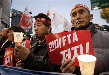 韩国7.1万工人游行反对韩美自由贸易协定(图)-