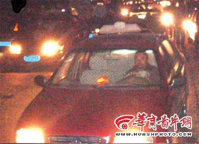 辽宁数百的哥两天两夜搜捕劫匪(组图)