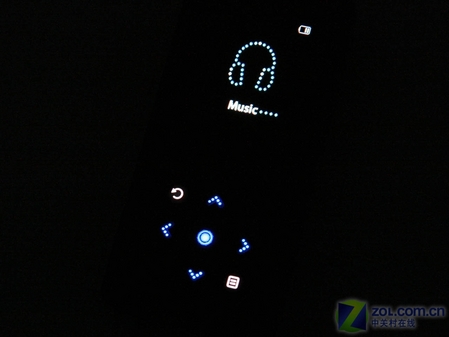 新品滑盖MP3三星内置音箱K5初印象(4)