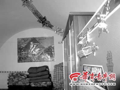 十余男子持刀拦截娶亲车队抢走新娘(组图)
