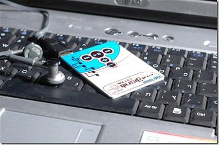 就像信用卡一样 全球最薄MP3亮相(图) 就像信用卡一样全球最薄MP3亮相