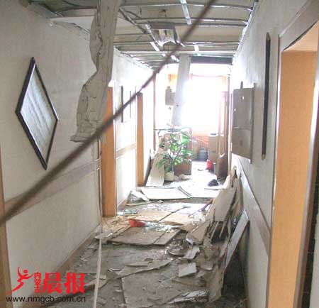 男子因债务纠纷在宾馆引爆炸弹(组图)