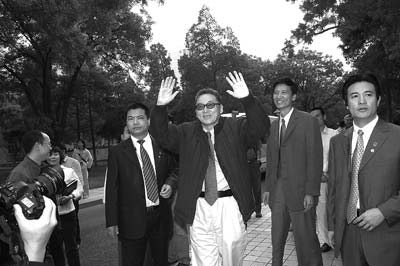 中国私人保镖揭密:不能配枪 行走在法律边缘 -