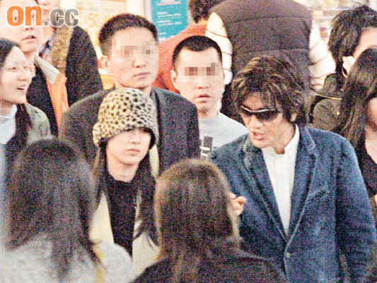 杨子携女友秘密赴港黄圣依闹市走丢遭训话(图)