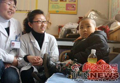 幼童患白血病无钱医治 妈留绝命书失踪(图)