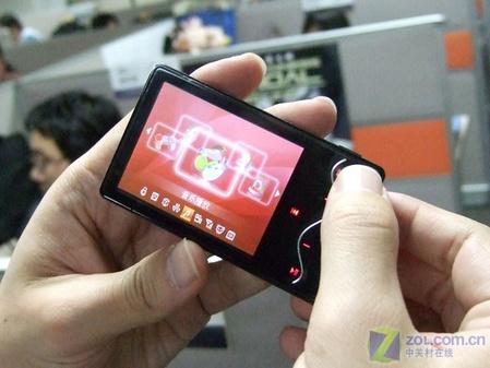 2GB强芯499元 台电“曲线美”C280上市 音色具佳近期最热大牌MP3播放器选购指南(3)