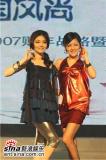 大小S姐妹齐做代言表现卖力秀性感曲线(组图)