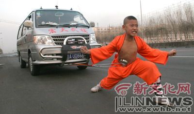 长春6岁功夫神童飞檐走壁力大无穷(组图)