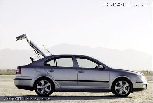 短兵相接 明锐、速腾、轩逸三车详细对比 14056312_200704231052272381300.jpg