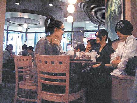 仔仔大S约会“妇逛夫随”范玮琪当电灯泡(图)