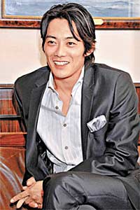 反町隆史首拍电影演成吉思汗恶补中国历史(图)