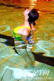 修炼身材 7水中美体动作