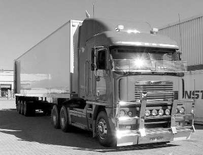 《变形金刚》演绎汽车神话 动画版 VS 电影版