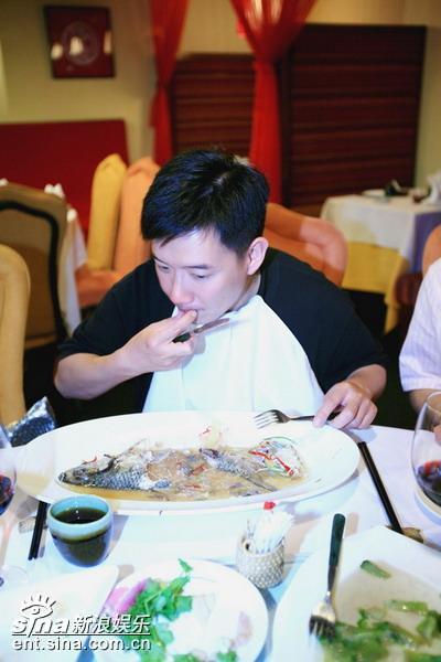 黄圣依杨子做生意开餐厅邀请杜汶泽试吃(组图)