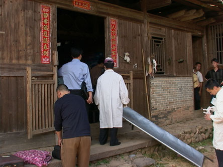45岁光棍因未娶妻生怨用扁担打死80高龄老母(图)
