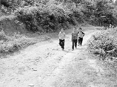 河南老支书欲卖祖屋为村民修路 大爱感动村民