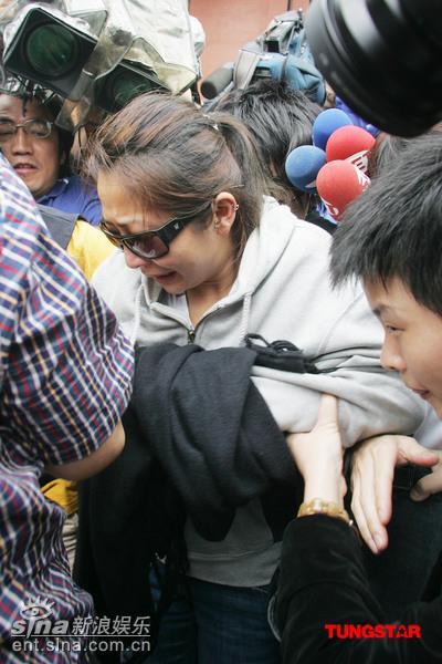 组图:林晓培酒驾撞死人警局复审哭着说对不起