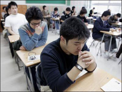 组图:韩国高考也疯狂
