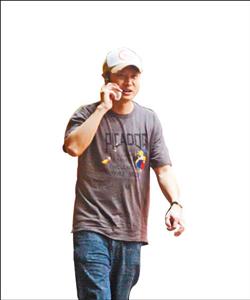 周慧敏搬离爱巢因不满倪震花心与其分居(组图)