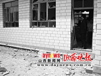民宅清晨突发两次爆炸致一死六伤(图)