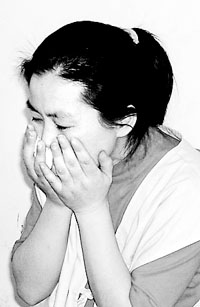 母亲因儿子被害将硫酸泼向凶手胞姐(图)