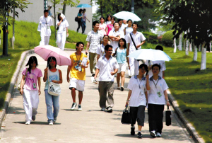 外国重点学校转眼变职高 支招:四招细挑中介
