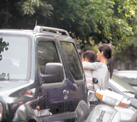 大S抱妹妹女儿探望徐爸仔仔不陪同 恋情玩完?