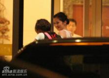 张娜拉何润东假戏成真恋情明朗同入酒店(组图)