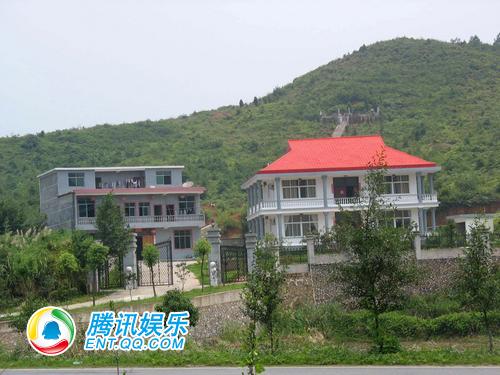 组图:陈红80万建别墅 豪宅变景点表姐夫当门卫