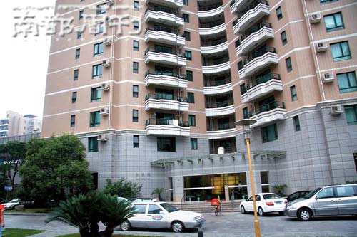 伊能静泄露婚姻危机购新居独居只身逛街(组图)