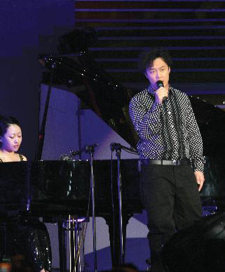 陈奕迅外地作宣传徐濠萦被曝夜会富家子(图)