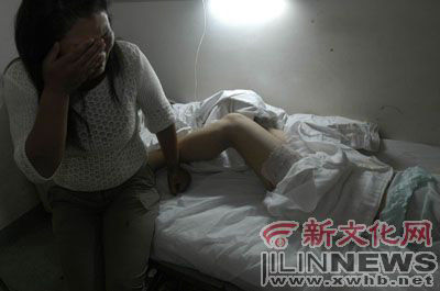 老板父亲与16岁服务员争吵 用开水泼女孩下身