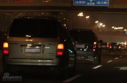 组图:林心如素颜简装陪“财神爷”泡夜店