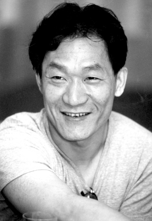 传杨钰莹当年与谢东有染 被男友抽了一巴掌
