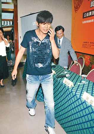 侯佩岑被目击到周杰伦餐厅用餐 复合露曙光(图)