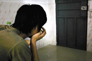 广州“孟母”苦心三迁 只为使儿子戒掉网瘾(图)