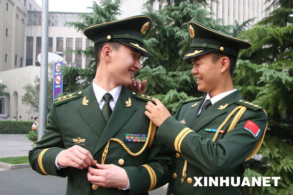 武警部队8月1日起全面换装[组图]