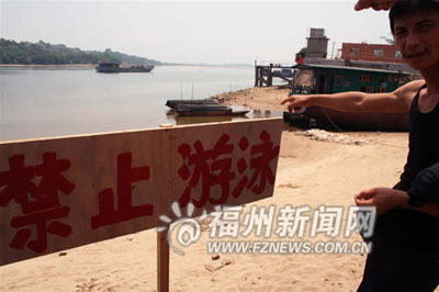 福建打工父子溺亡家属拒打捞费 尸体遭暴晒(图)