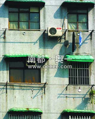 大楼46户齐挂八卦镜挡医院“秽气”(图)