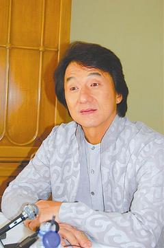 54岁仍身手不凡 成龙不老秘诀:不停拍电影(图)