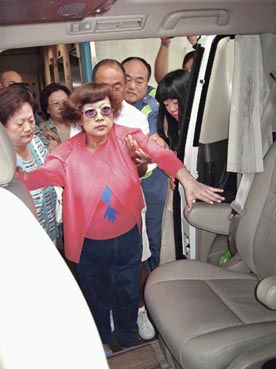 入院化疗屡传病危 肥肥昨出院返家面色蜡黄(图)